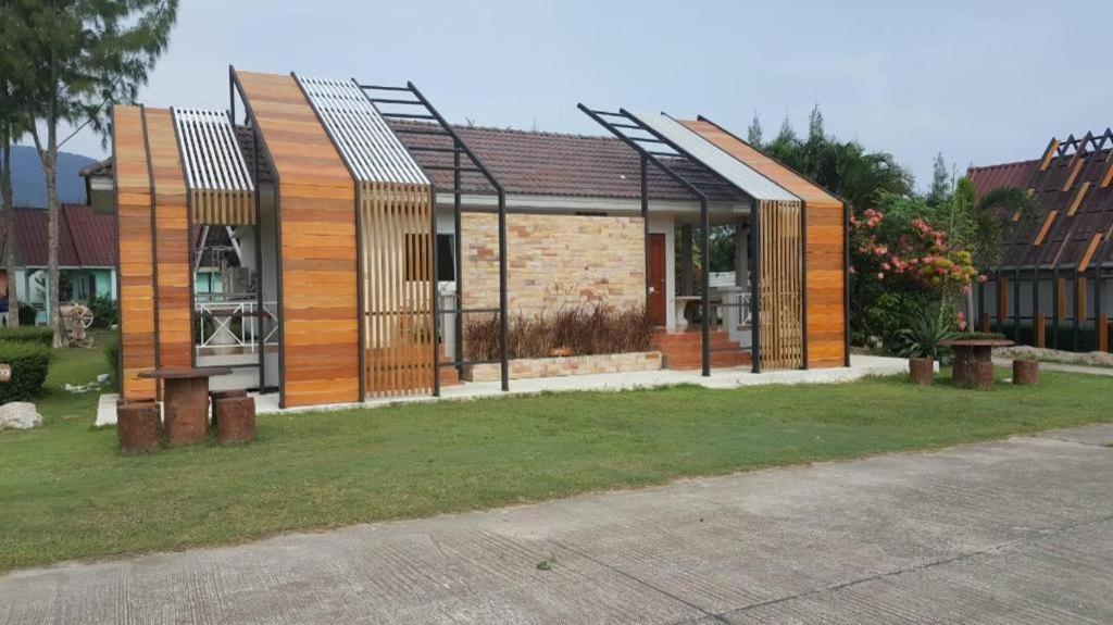 Tanaosri & Creekside Resort Suan Phueng Exterior photo