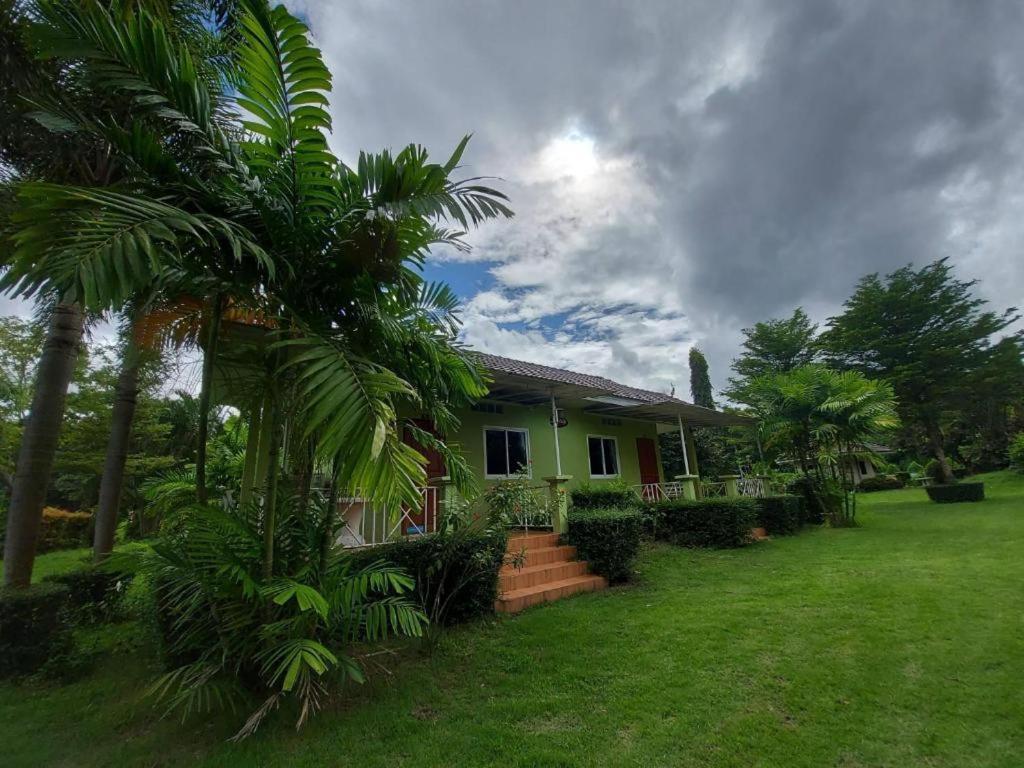 Tanaosri & Creekside Resort Suan Phueng Exterior photo
