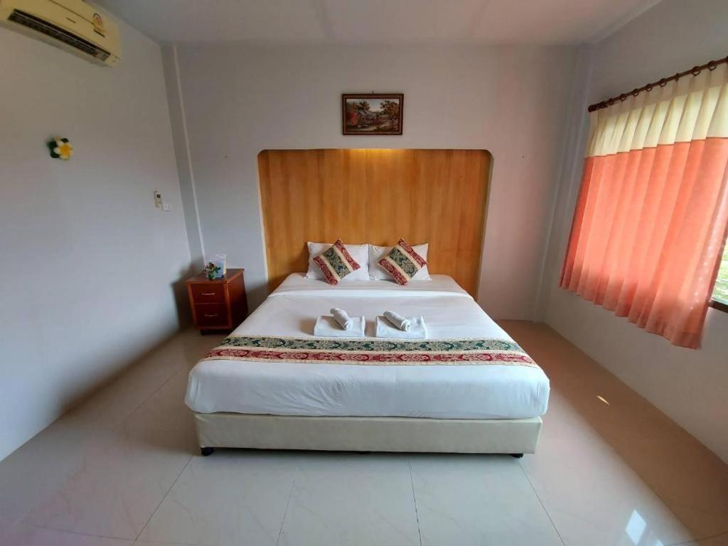 Tanaosri & Creekside Resort Suan Phueng Exterior photo